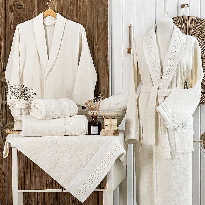 Berry 6 Parça Pamuk Brodeli Aile Bornoz Seti - 1