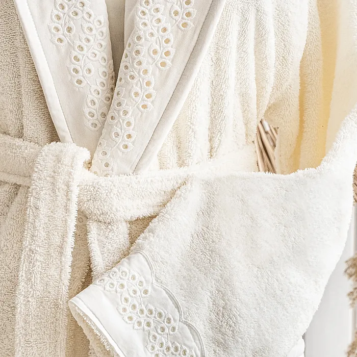 Berry 6 Parça Pamuk Brodeli Aile Bornoz Seti - 2