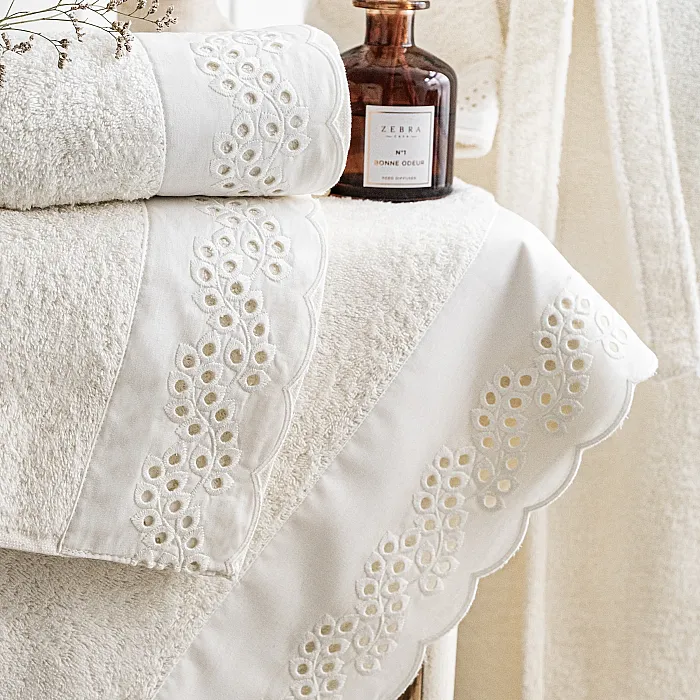 Berry 6 Parça Pamuk Brodeli Aile Bornoz Seti - 7