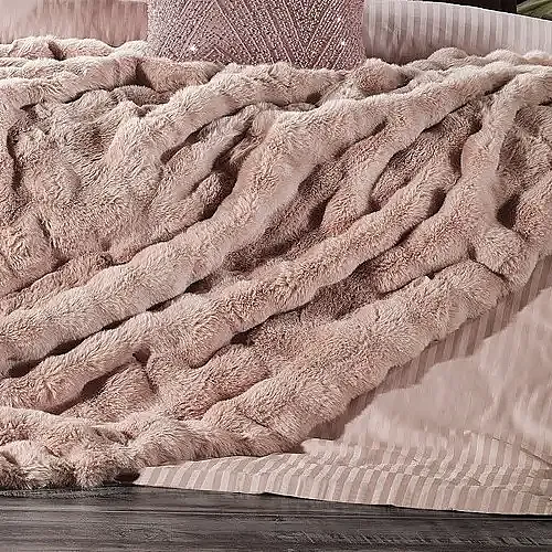 Bonny Kürk Yatak Örtüsü / Pudra - 4