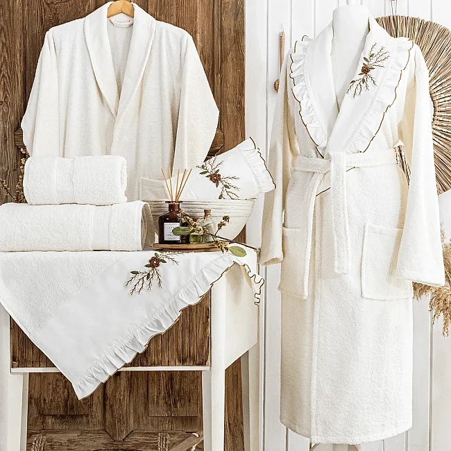 Ladina 6 Parça Pamuk Nakışlı Aile Bornoz Seti