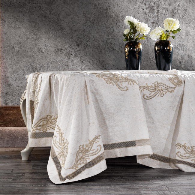 Tiara Masa Örtüsü / Capp