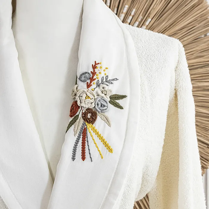 Valeron 6 Parça Pamuk Nakışlı Aile Bornoz Seti - 2